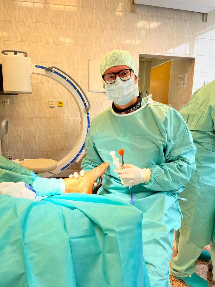 MUDr. Filip Toman, ortoped a specialista na miniinvazivní chirurgii nohy.