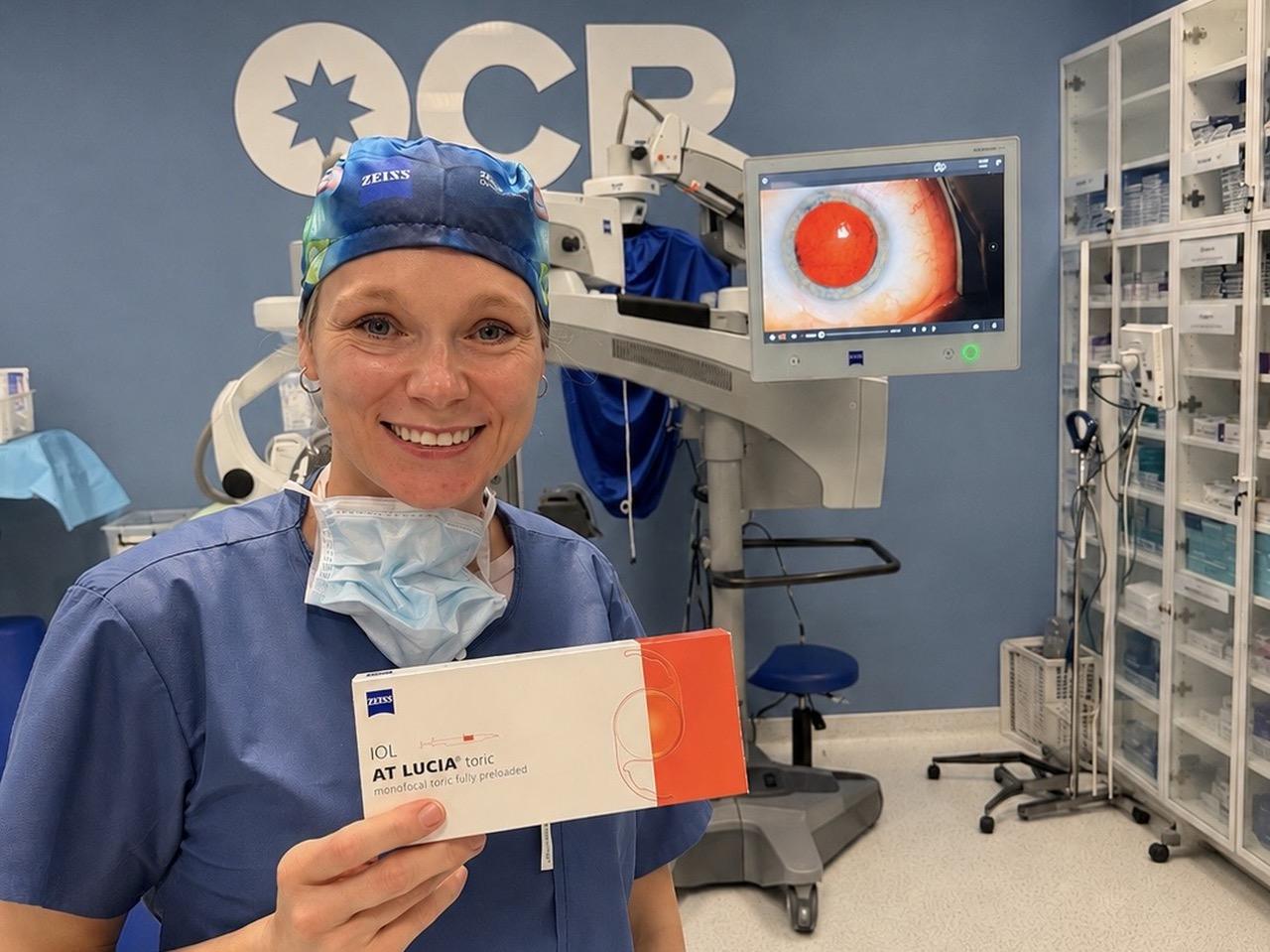Světová premiéra v Praze: první implantace nové čočky ZEISS
