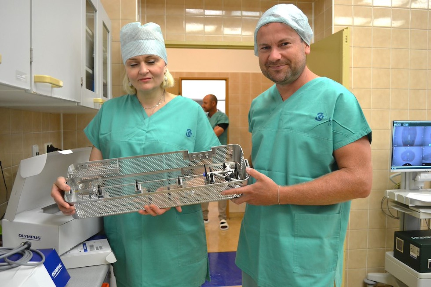 Díky novému přístroji na urologickém oddělení „vidí“ lékař až k ledvině