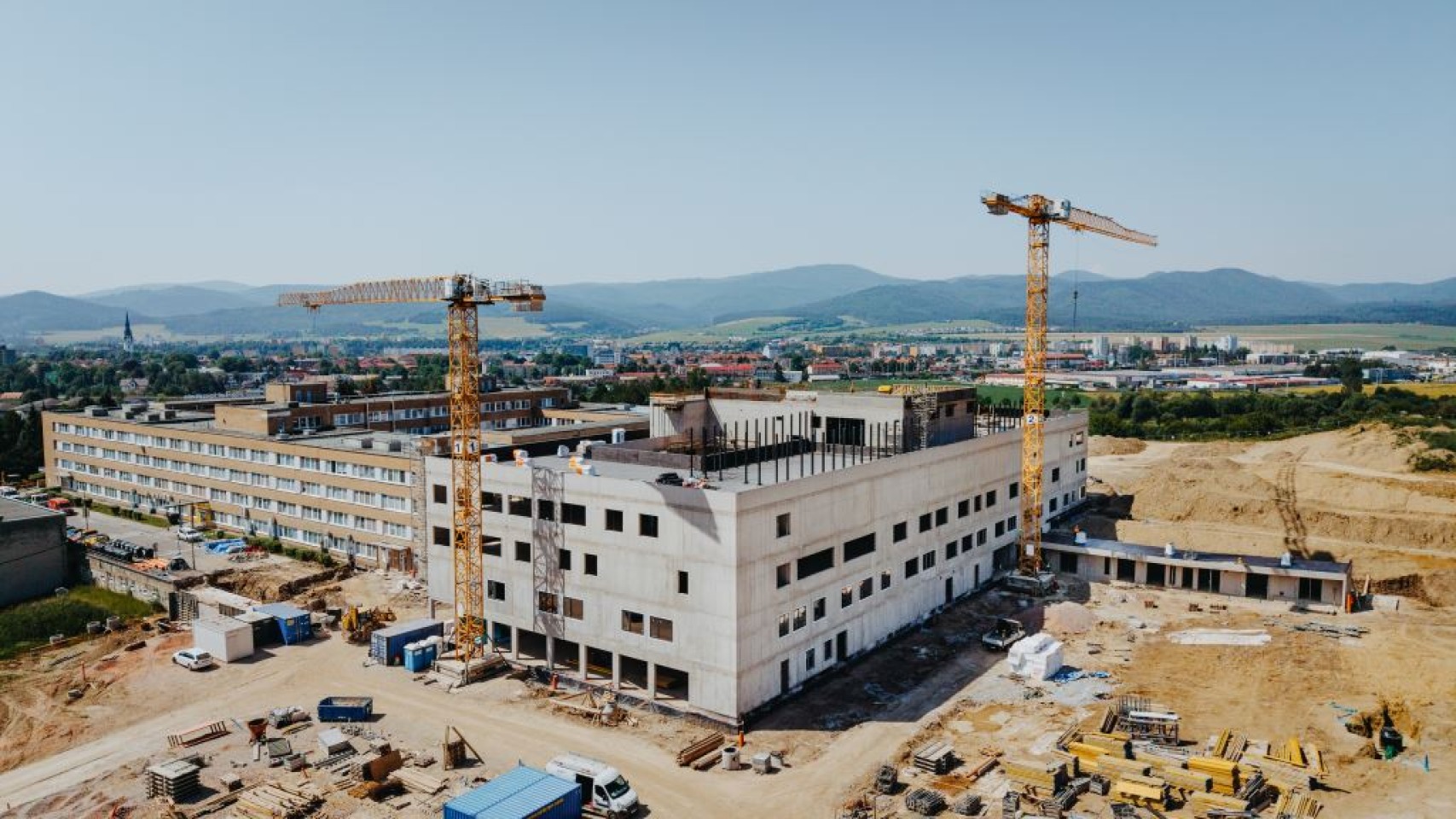 Nový pavilón spišskonovoveskej nemocnice už stojí v plnej výške: skelet je úspešne dokončený